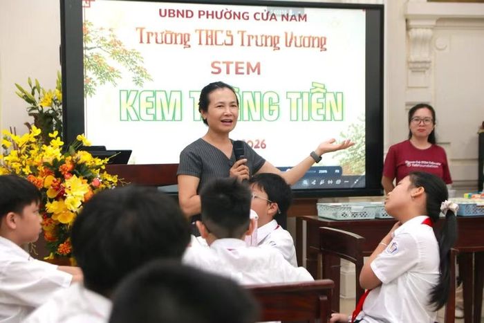Cô Hiệu trưởng Nguyễn Thị Thu Hà nêu bật ý nghĩa của hoạt động trải nghiệm.
