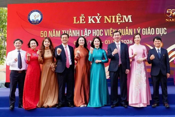 Ban lãnh đạo và tập thể cán bộ, giảng viên Học viện Quản lý giáo dục quyết tâm kế thừa và phát huy truyền thống 50 năm, xây dựng và phát triển Học viện trên chặng đường mới.