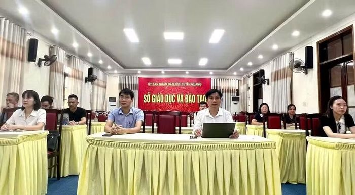 Sở GD&ĐT Tuyên Quang phối hợp tổ chức phổ cập kỹ năng AI cho giáo viên.