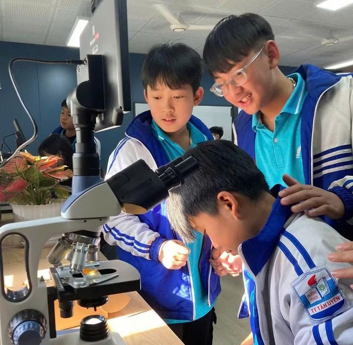 Học sinh Trường THCS số 1 Tân Uyên hứng thú với tiết học STEM.