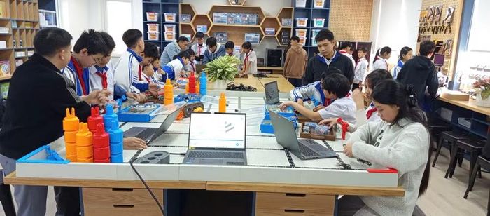Phòng học STEM của học sinh Trường THCS số 1 Tân Uyên.