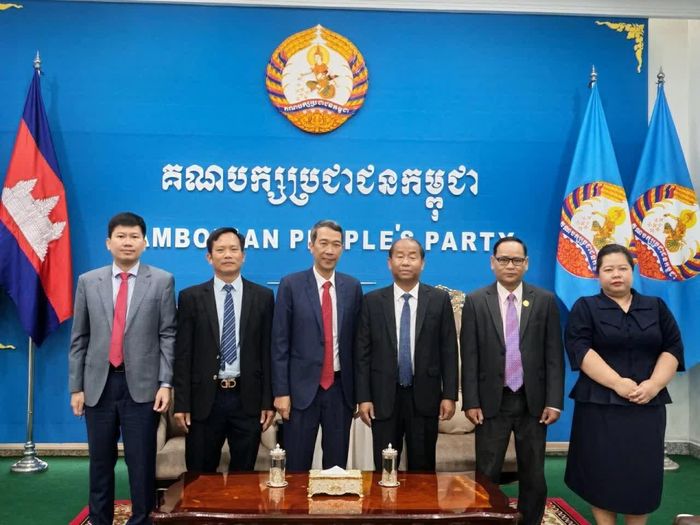 Các đại biểu chụp ảnh chung. (Nguồn: Tổng Lãnh sự quán Việt Nam tại Sihanoukville)