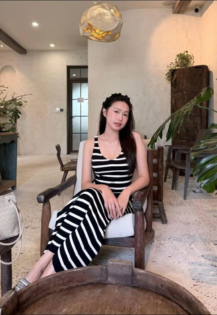 Bà xã cầu thủ Đoàn Văn Hậu - người đẹp Doãn Hải My đăng khoảnh khắc đời thường.
