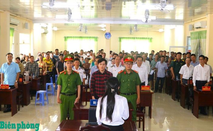 Quang cảnh một "Phiên tòa giả định" do các cơ quan chức năng tỉnh Cà Mau phối hợp tổ chức. Ảnh: Hoàng Tá
