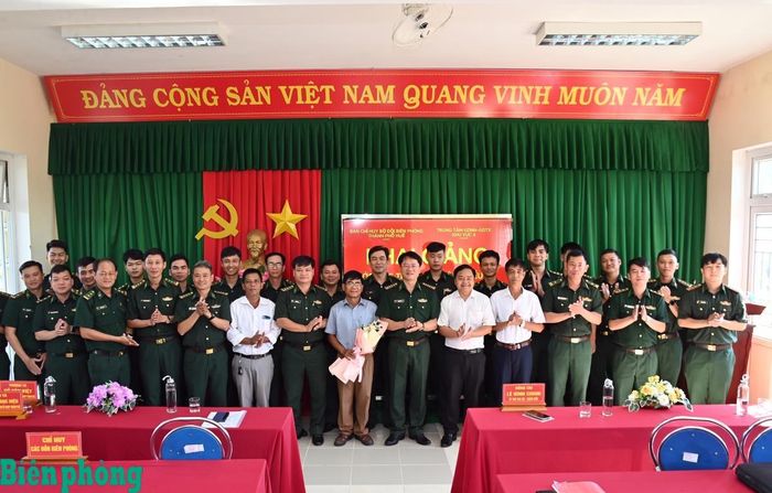Các đại biểu và học viên tham dự buổi khai giảng. Ảnh: Võ Tiến