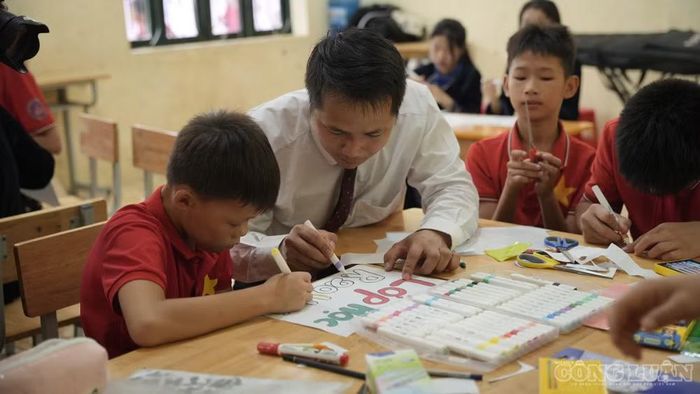 Bộ chưa công bố cụ thể những nội dung sẽ được chỉnh sửa trong sách giáo khoa. Tuy nhiên, cơ quan này nhấn mạnh việc điều chỉnh chương trình và sách sẽ theo hướng kế thừa, cập nhật, bổ sung trên nền tảng hiện có, không xây dựng lại từ đầu.