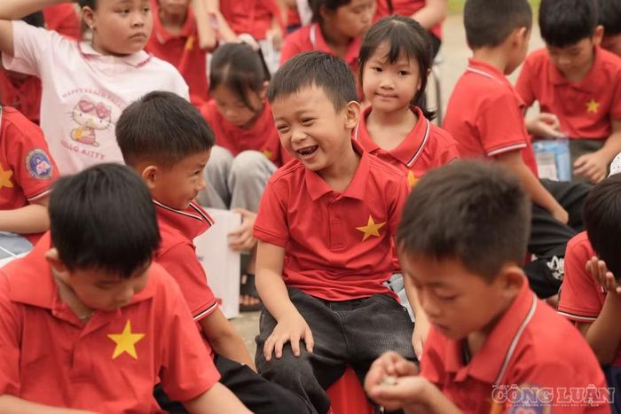Việc điều động, luân chuyển giáo viên cũng phải dựa trên dữ liệu chính xác để xử lý tình trạng thừa, thiếu cục bộ thay vì chỉ tính toán theo tổng số.
