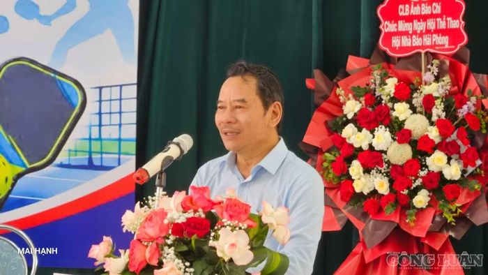 Ông Nguyễn Anh Tú - Chủ tịch Hội Nhà báo thành phố, Trưởng Ban Tổ chức giải phát biểu tại lễ khai mạc.