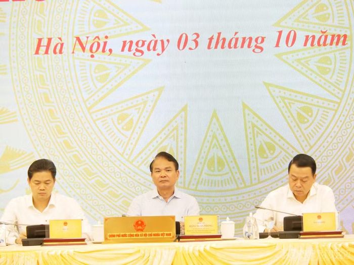 Bộ trưởng, Chủ nhiệm Văn phòng Chính phủ Đặng Xuân Phong, Người phát ngôn của Chính phủ chủ trì họp báo.