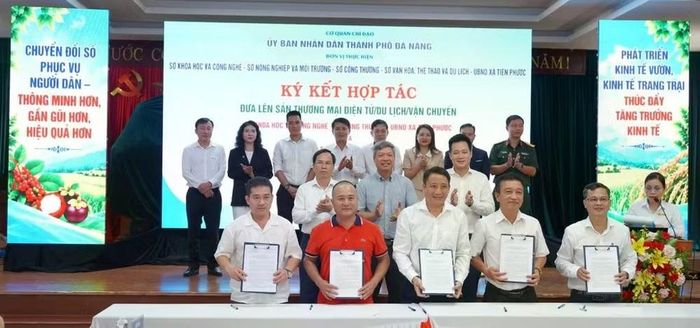 Các doanh nghiệp công nghệ số ký kết Biên bản ghi nhớ (MoU), hướng tới triển khai các giải pháp chuyển đổi số cho các chủ nhà vườn, trang trại trên địa bàn thành phố Đà Nẵng - Ảnh: KHCN.