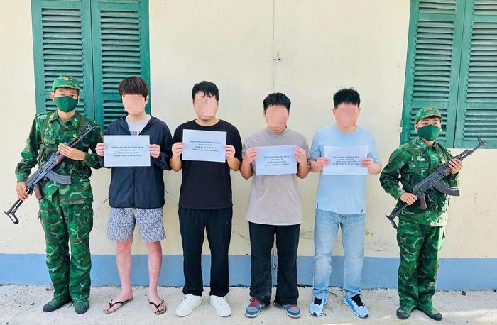 4 người Trung Quốc bị xử lý vi phạm hành chính với hành vi “qua lại biên giới quốc gia không làm thủ tục nhập cảnh theo quy định”. (Ảnh: Hoài Nam)