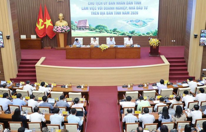Chủ tịch UBND tỉnh Quảng Ngãi Nguyễn Đức Tâm chủ trì Hội nghị tháo gỡ khó khăn, vướng mắc của các doanh nghiệp, nhà đầu tư trên địa bàn tỉnh ngày 1/10. (Ảnh: PV)