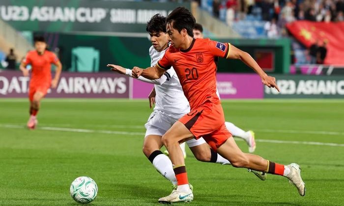  U23 Trung Quốc (áo đỏ) đã thua U23 Hàn Quốc 1-2 tại bán kết. 
