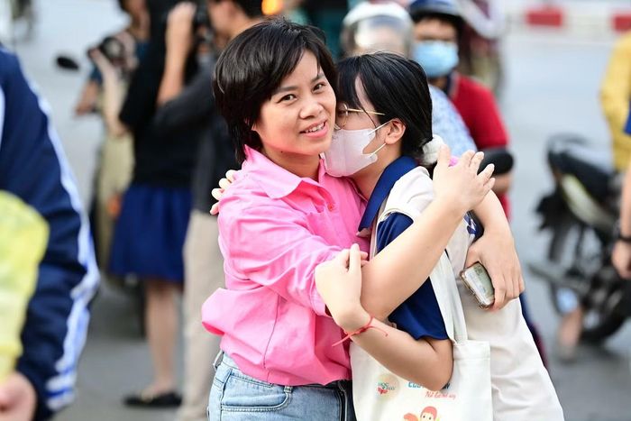 Đừng vội tìm xem con đã nói gì về mình. Ảnh minh họa.