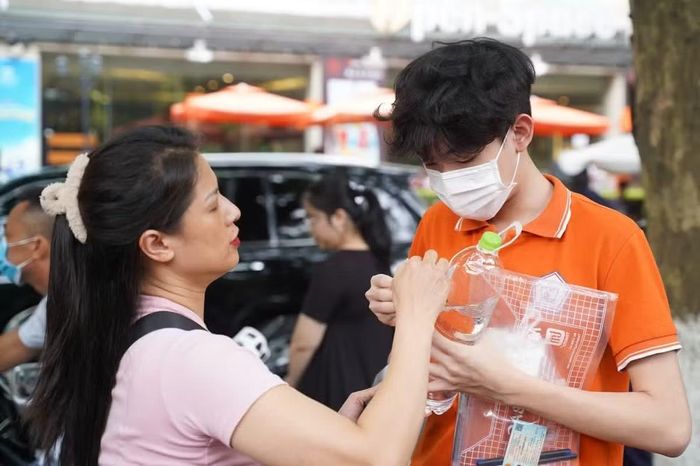 Nhiều cha mẹ vừa nghe tiếng “ghét” đã phản đòn con cái ngay bằng quyền lực của cha mẹ. Ảnh minh họa.