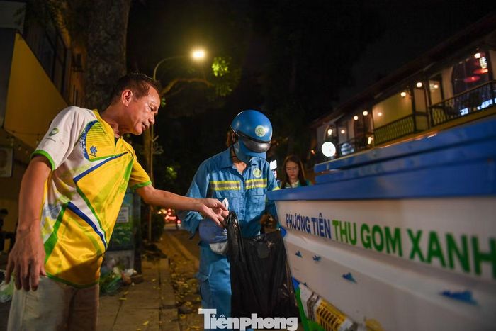 Ông Thọ cũng băn khoăn về dung tích túi khi áp dụng trong thực tế. “Theo tôi, rõ ràng túi này nhỏ để chứa lượng rác gia đình thải loại từ sáng đến tối”, ông nói.