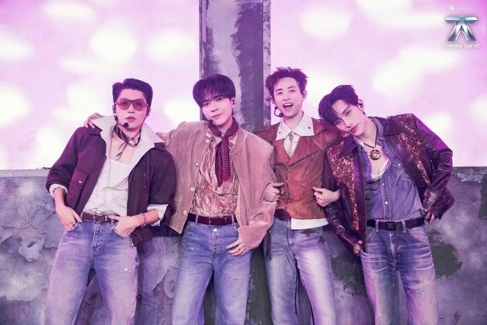  Đến Live stage 3, Quang Hùng MasterD giữ vai trò liên quân trưởng và lại chơi chiêu trao quyền đội trưởng cho Cody Nam Võ, Ali Hoàng Dương, Xuân Định K.Y - ba người chưa từng dẫn dắt đội tại chương trình. Anh để các đội trưởng phân chia công việc, chịu trách nhiệm với tiết mục, còn mình theo dõi tiến độ và hỗ trợ những phần chưa hoàn chỉnh của chuỗi tiết mục Run To You, MRT và Secret. 