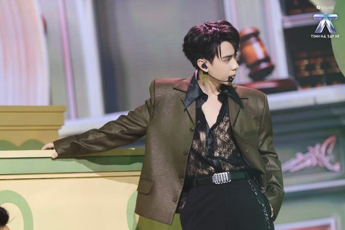  Quang Hùng MasterD tiếp tục có thành tích tốt ở Live stage 4 khi cùng Captain Boy, CoolKid và Pháp Kiều đưa LAVIEM dẫn đầu các tiết mục, lên hạng nhất. Theo cơ chế của vòng đấu, mỗi thành viên được cộng 20 điểm từ kết quả nhóm. Chiến thắng của LAVIEM mang lại lợi thế cho cả đội và củng cố vị trí của Quang Hùng trong nhóm ứng viên quán quân. 