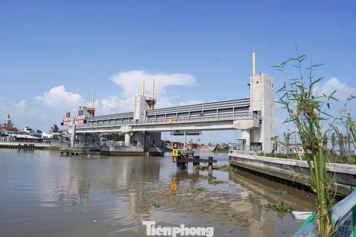 Khi hoàn thành, dự án được kỳ vọng góp phần kiểm soát triều cường, chủ động điều tiết mực nước trong hệ thống sông, kênh, rạch, hỗ trợ tiêu thoát nước mưa trong điều kiện mưa lớn kết hợp triều cường.