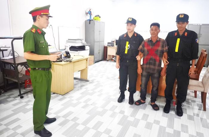 Đối tượng Ngô Thanh Quang tại cơ quan công an (ảnh: Công an TP. Đồng Nai)