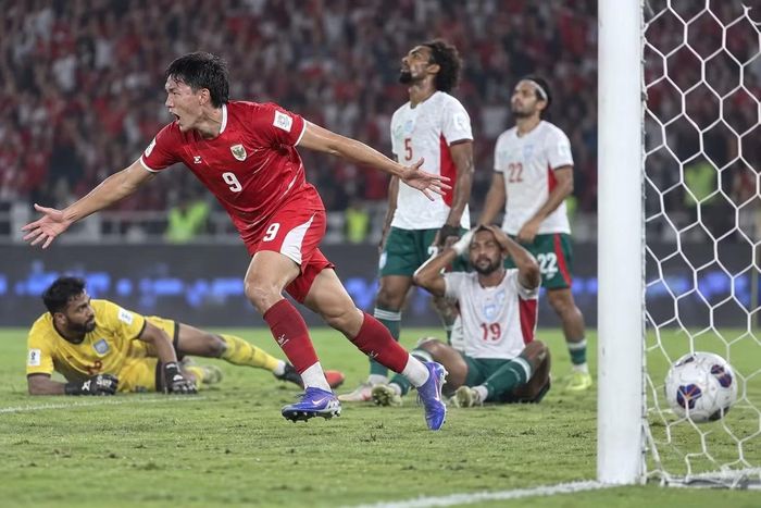  Indonesia (áo đỏ) đã đánh bại Bangladesh với tỷ số 9-2. 