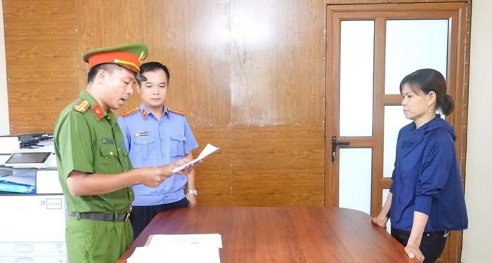 Công an tỉnh Phú Thọ thi hành quyết định khởi tố bị can đối với Nguyễn Thị Thúy.