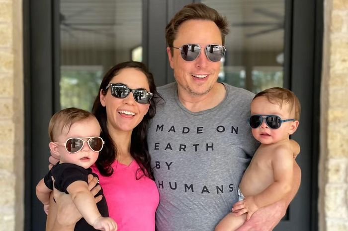 Elon Musk chia tay nữ cấp dưới. Ảnh: X