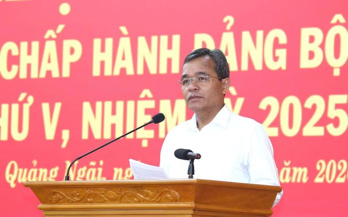 Bí thư Tỉnh ủy Quảng Ngãi Hồ Văn Niên phát biểu kết luận hội nghị.