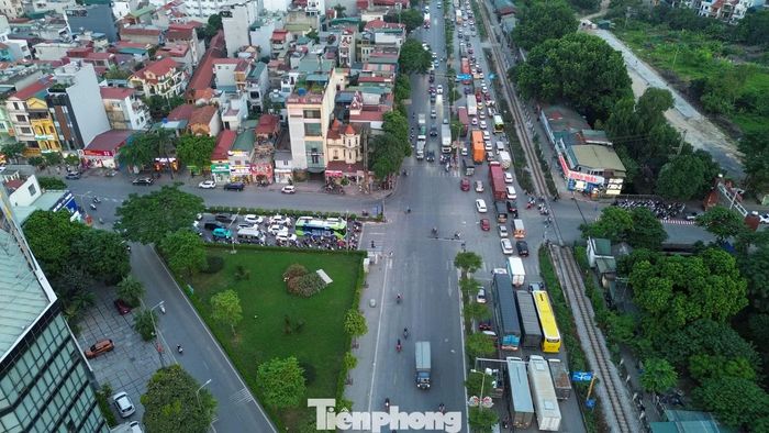 Theo thống kê, trục đường quốc lộ 5, bình quân có hơn 35.000 ô tô di chuyển mỗi ngày, trong đó có gần 14.500 xe rơ-moóc, sơ mi rơ-moóc, vượt quá lưu lượng thiết kế và thường xuyên xảy ra ùn tắc.