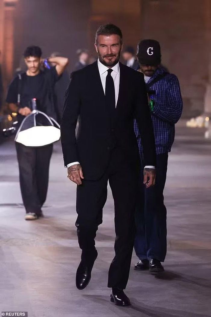 David Beckham bảnh bao dự show thời trang của vợ. Victoria trông thanh lịch và quyền lực.