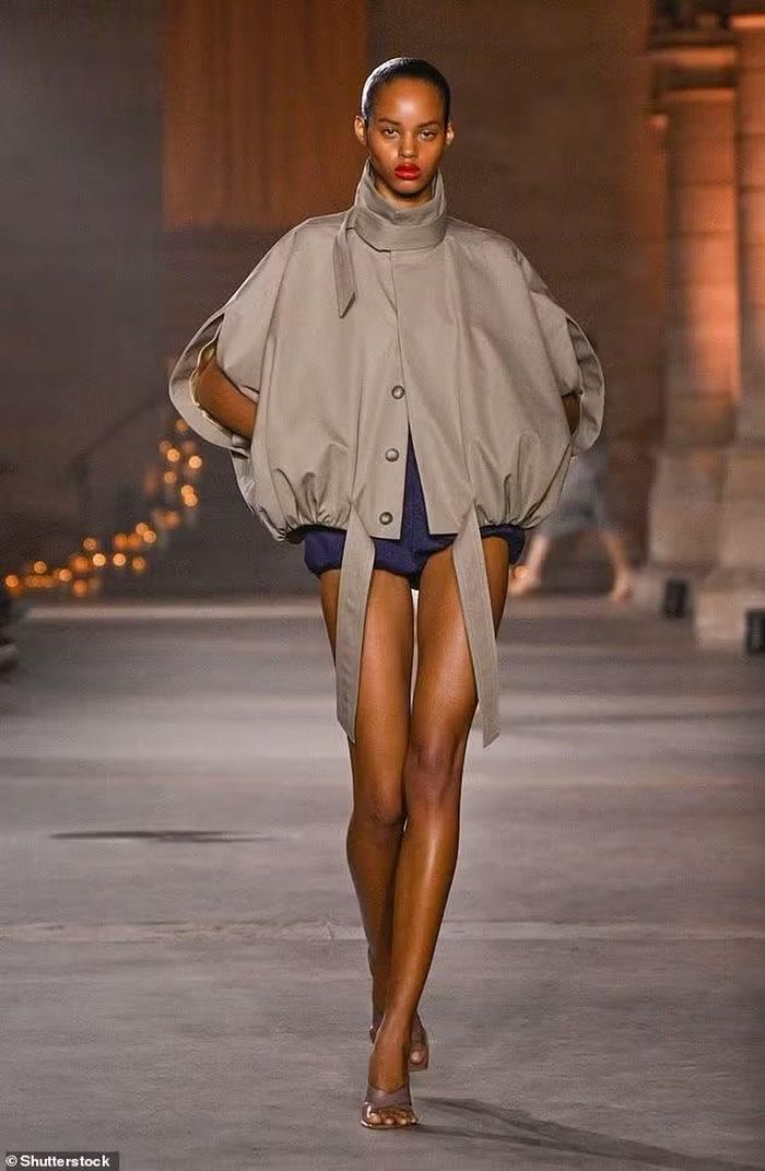 Một số thiết kế trong bộ sưu tập Xuân/Hè mới của thương hiệu Victoria Beckham.