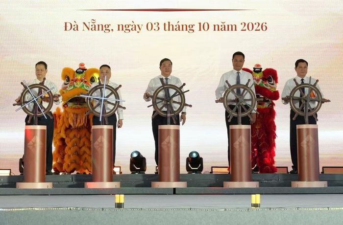 Phó Thủ tướng Phạm Gia Túc và lãnh đạo TP. Đà Nẵng thực hiện nghi lễ tái khởi động và xây dựng trường mầm non tại khu vực dự án.