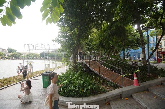  Theo đại diện UBND phường Hoàn Kiếm, “dải lụa” không chỉ là hình thức của tuyến cầu mà còn tạo một hành trình với những góc nhìn liên tục thay đổi về hồ Hoàn Kiếm, để mỗi người có trải nghiệm và ký ức riêng. 