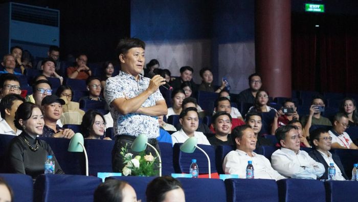 NSND Tạ Minh Tâm đánh giá cao mức độ đầu tư của các đội tham gia hội diễn.