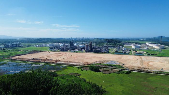 Khu vực triển khai xây dựng các phân xưởng công nghệ thuộc Dự án NCMR NMLD Dung Quất. (Ảnh: Trần Dưỡng).