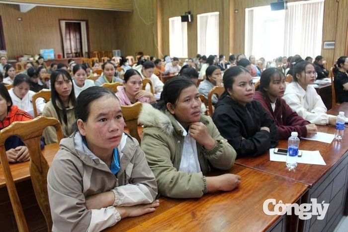 Thông qua các hội nghị tập huấn pháp luật về an toàn giao thông, Hội Liên hiệp Phụ nữ (LHPN) tỉnh Quảng Ngãi hướng đến trang bị kiến thức, nâng cao ý thức chấp hành pháp luật cho cán bộ, hội viên, phụ nữ, góp phần xây dựng văn hóa giao thông an toàn ngay từ gia đình và cộng đồng dân cư.