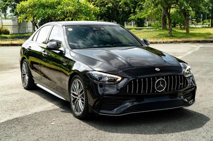 Mercedes-AMG C43 đời 2023. 