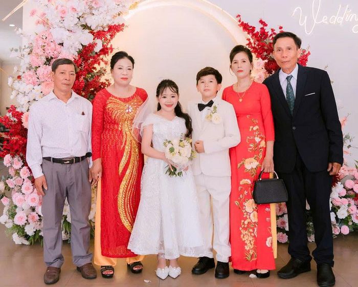 Phương và Nhựt bên bố mẹ hai bên 