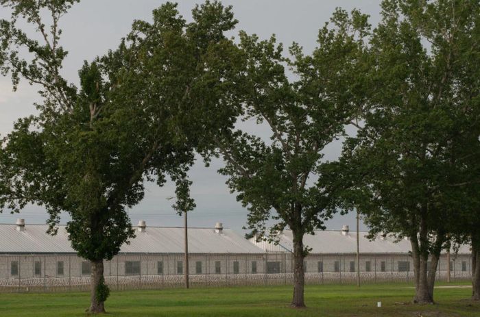Những khu nhà bên trong nhà tù bang Florida. Ảnh: CNN