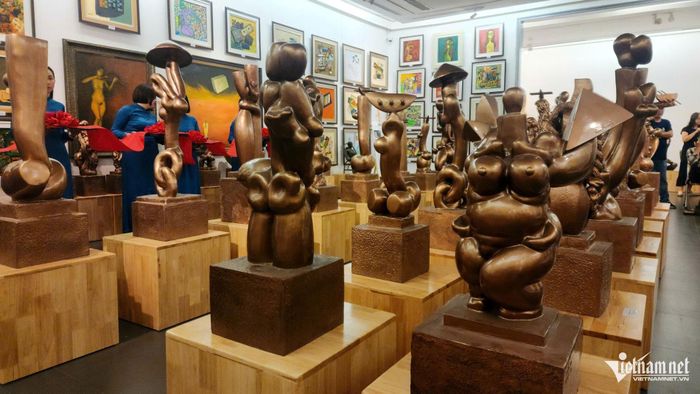 60 tác phẩm tượng đồng tinh xảo của nhà điêu khắc Vân Thuyết.
