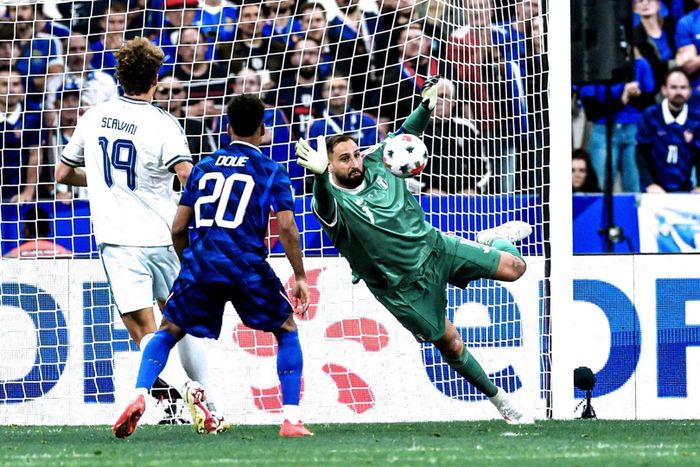 Donnarumma liên tục cứu thua xuất sắc. Ảnh: FIGC