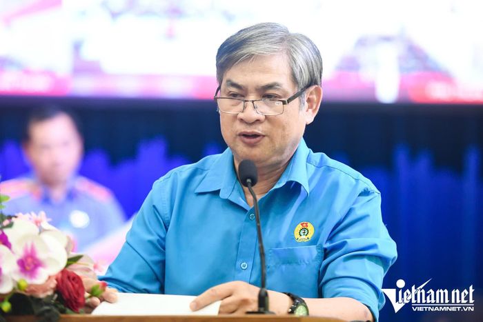 Các cử tri kiến nghị tại buổi tiếp xúc