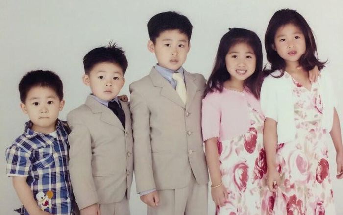 Năm anh chị em ruột được chụp ảnh vào năm 2004. Ảnh: Niq Chen/ SCMP