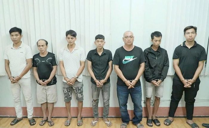  Các bị can cùng bị khởi tố về tội “Gây rối trật tự công cộng”.