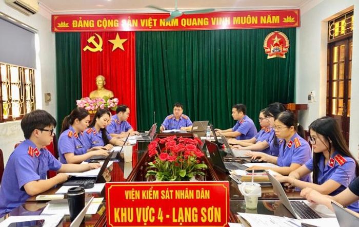  VKSND khu vực 4 họp rút kinh nghiệm sau phiên toà.