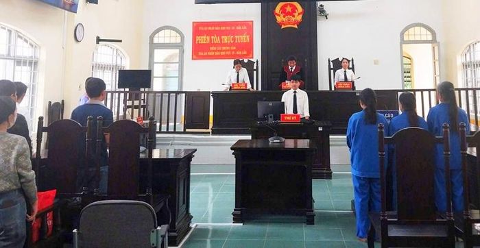 Quang cảnh phiên tòa.