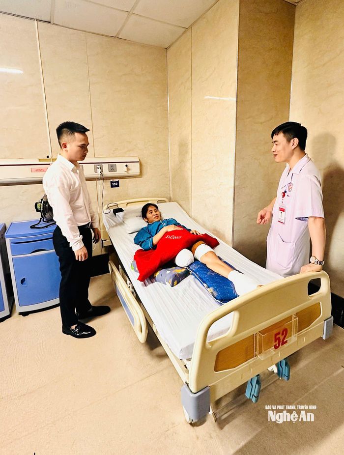 Cô giáo Hoàng Thị Hiền được lãnh đạo Bệnh viện ĐK Cửa Đông bố trí phòng riêng để tiếp tục được điều trị, phục hồi. Ảnh: An Duyên