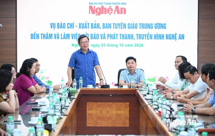 Đồng chí Tống Văn Thanh - Vụ trưởng Vụ Báo chí - Xuất bản, Ban Tuyên giáo Trung ương phát biểu tại buổi làm việc. Ảnh: Thành Cường