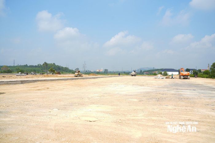 Khu tái định cư Hồng Tân, xã Nam Đàn mới đạt khối lượng trên 40%. Ảnh: Nguyễn Toàn