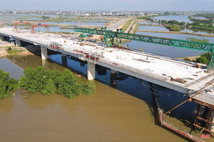 Tới đầu tháng 10, dự án giao thông trọng điểm này đã thi công đạt 50% giá trị hợp đồng, cơ bản đáp ứng tiến độ đề ra.